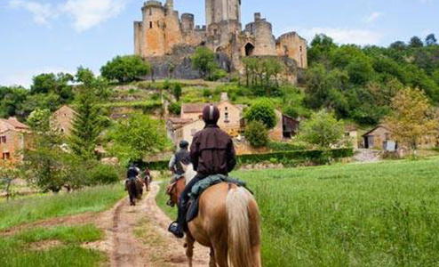Randonnée équestre insolite dans le Périgord